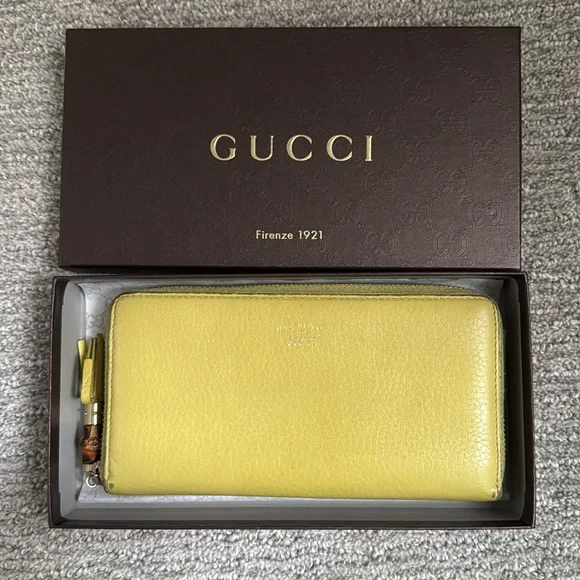 Gucci
Bamboo Accent Leather Continental Wallet - Picture 9 of 14